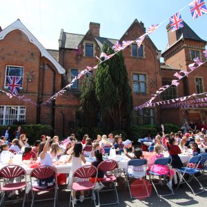 Students eating on Jubilee day