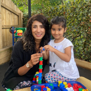 girl making a chain